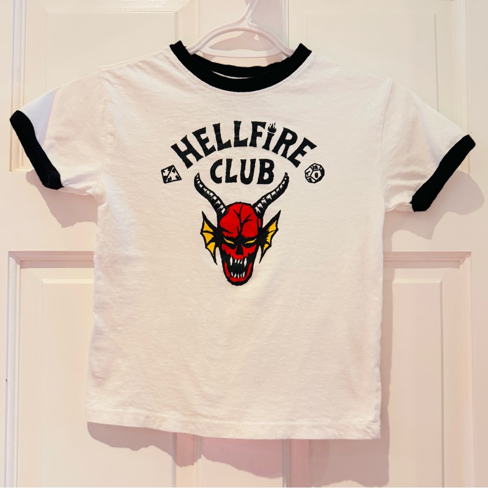 Stranger Things Hellfire Club Tee - Youth XS - Netflix Las Vegas Store